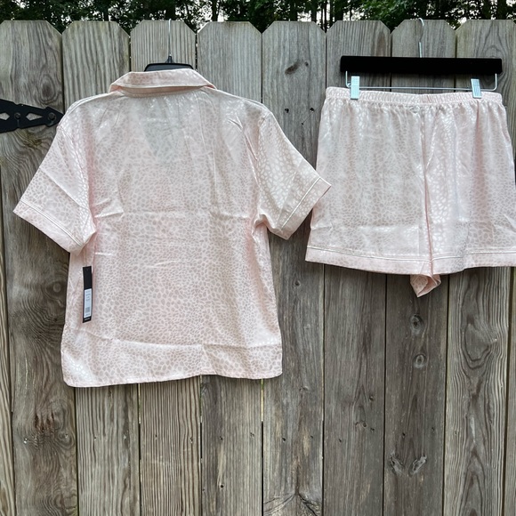 BCBGMaxazria Mauve Chalk Animal Jacquard Short Set Pajamas size Large NWT - Picture 10 of 13